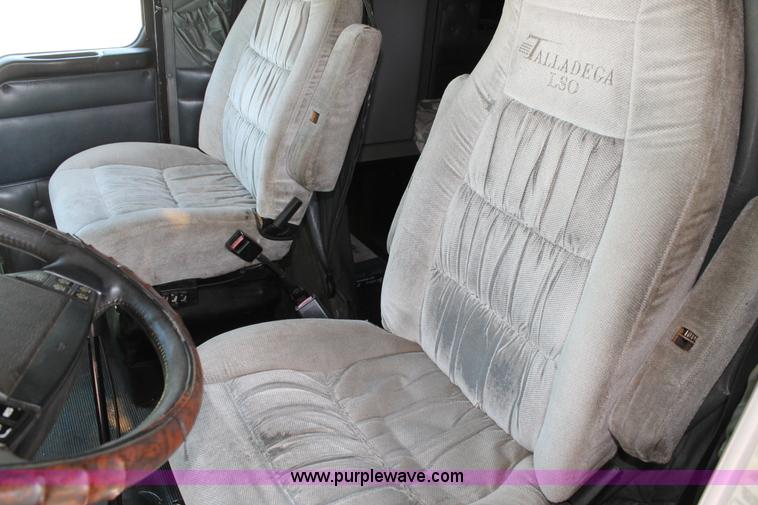 image for item C3839 2001 Kenworth T600 semi truck