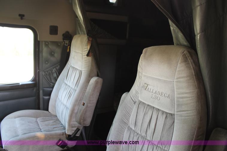 image for item C3839 2001 Kenworth T600 semi truck