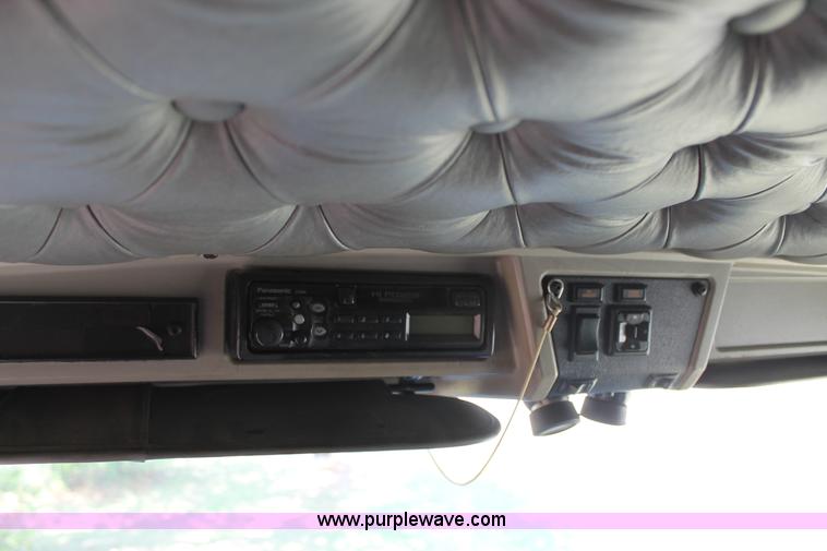 image for item C3839 2001 Kenworth T600 semi truck