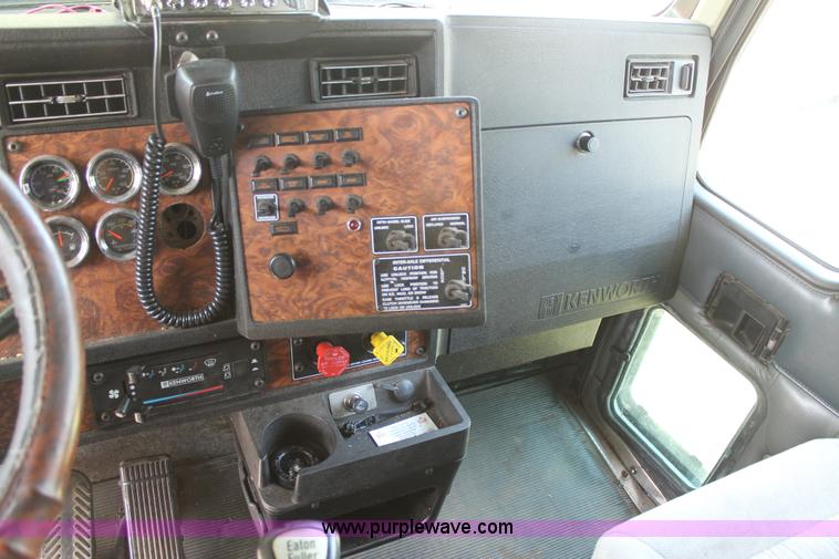 image for item C3839 2001 Kenworth T600 semi truck