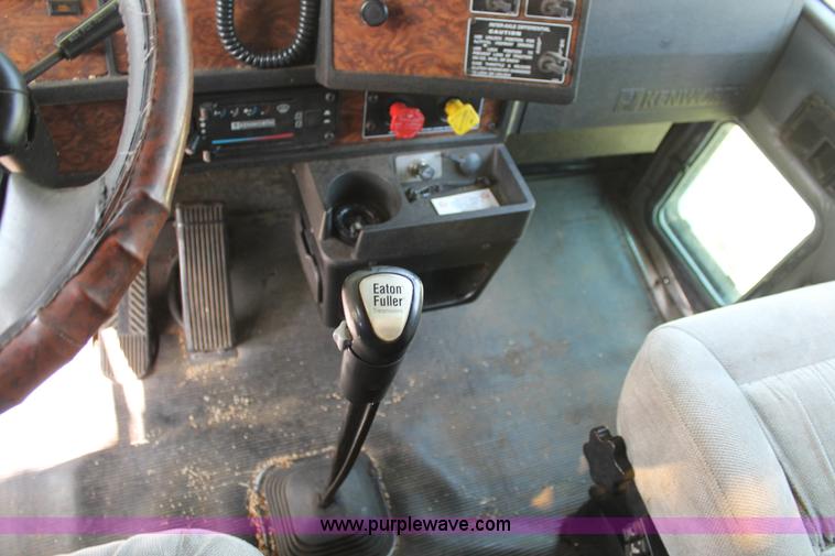 image for item C3839 2001 Kenworth T600 semi truck