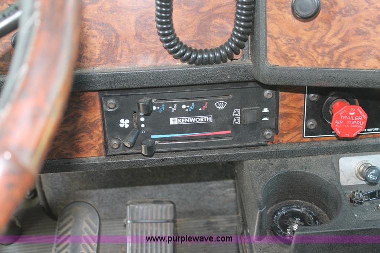 image for item C3839 2001 Kenworth T600 semi truck