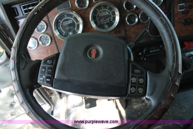 image for item C3839 2001 Kenworth T600 semi truck