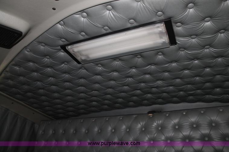 image for item C3839 2001 Kenworth T600 semi truck