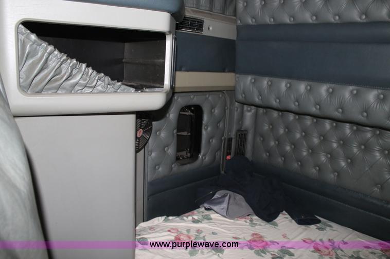 image for item C3839 2001 Kenworth T600 semi truck