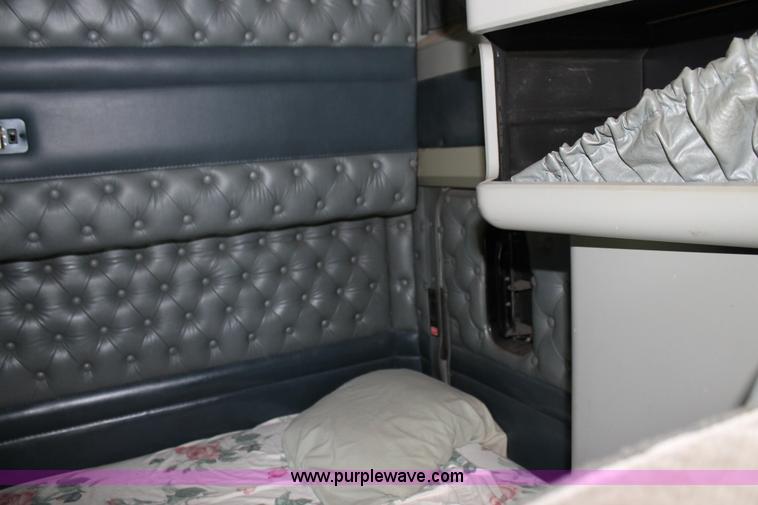 image for item C3839 2001 Kenworth T600 semi truck