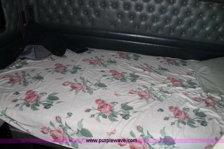 image for item C3839 2001 Kenworth T600 semi truck