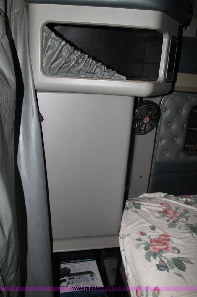 image for item C3839 2001 Kenworth T600 semi truck