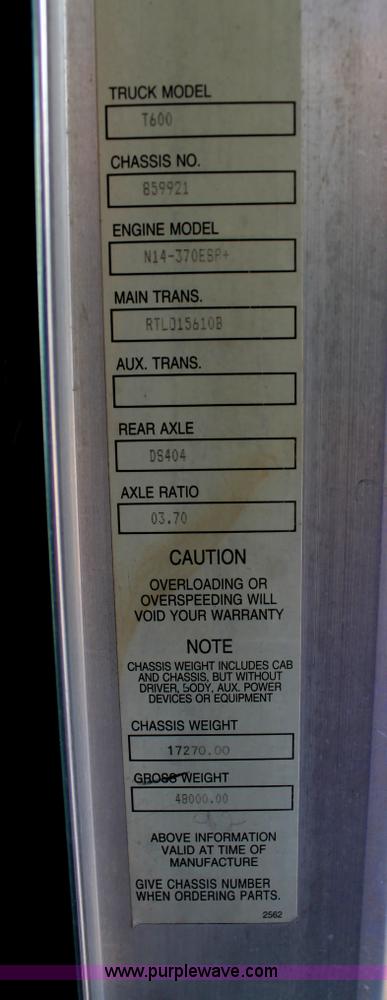 image for item C3839 2001 Kenworth T600 semi truck