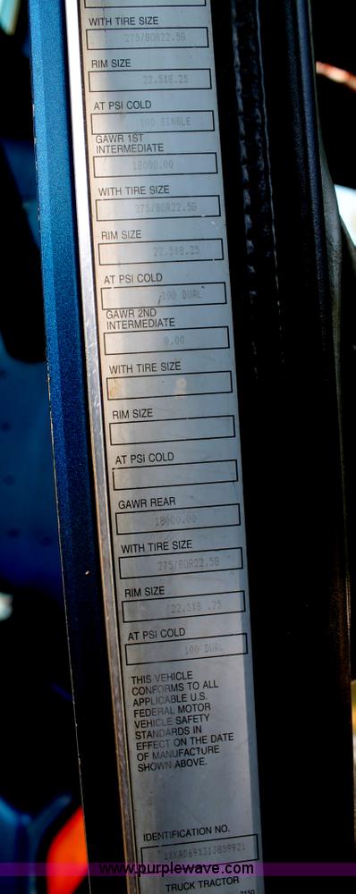 image for item C3839 2001 Kenworth T600 semi truck