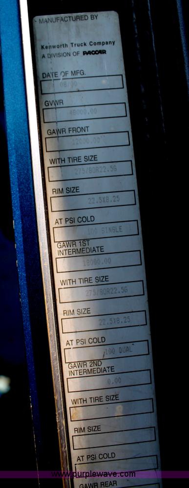 image for item C3839 2001 Kenworth T600 semi truck