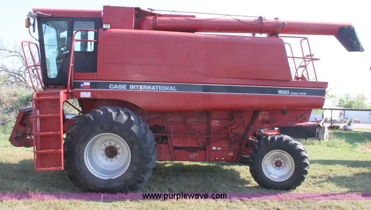 image for item C3841 1990 Case IH 1680 combine