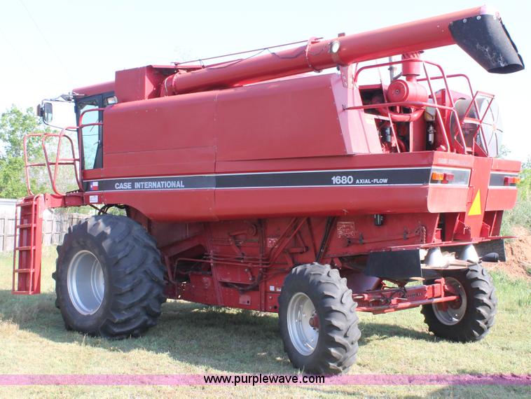 image for item C3841 1990 Case IH 1680 combine