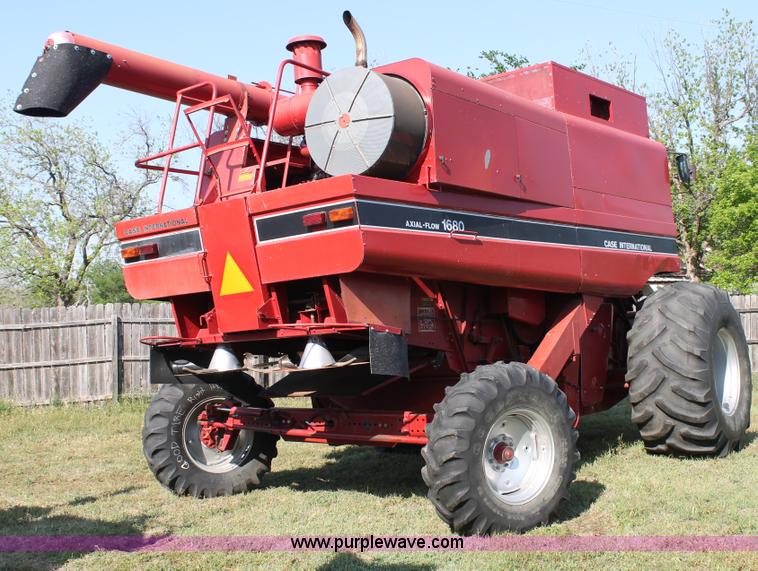 image for item C3841 1990 Case IH 1680 combine