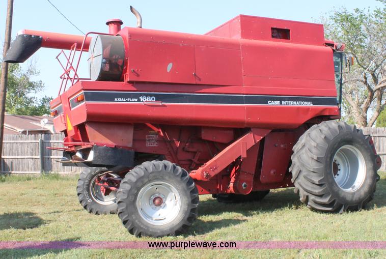 image for item C3841 1990 Case IH 1680 combine