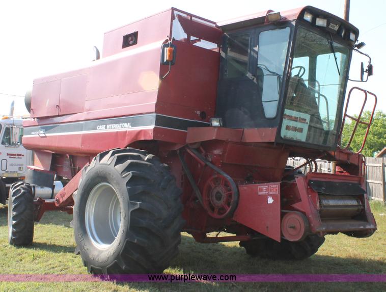 image for item C3841 1990 Case IH 1680 combine