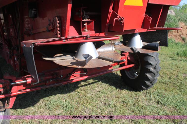 image for item C3841 1990 Case IH 1680 combine