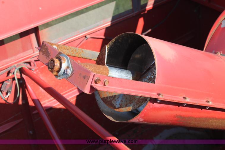 image for item C3841 1990 Case IH 1680 combine