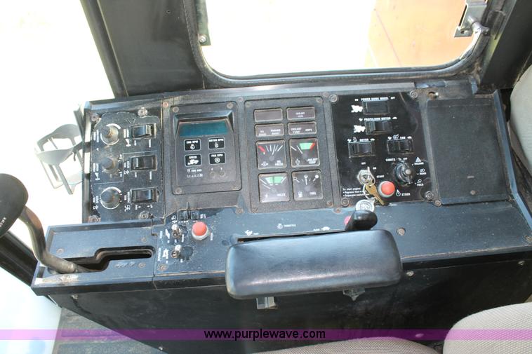 image for item C3841 1990 Case IH 1680 combine