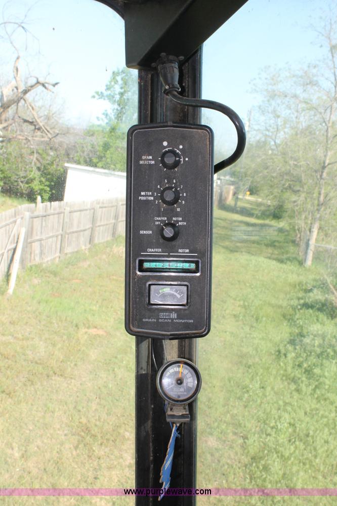 image for item C3841 1990 Case IH 1680 combine