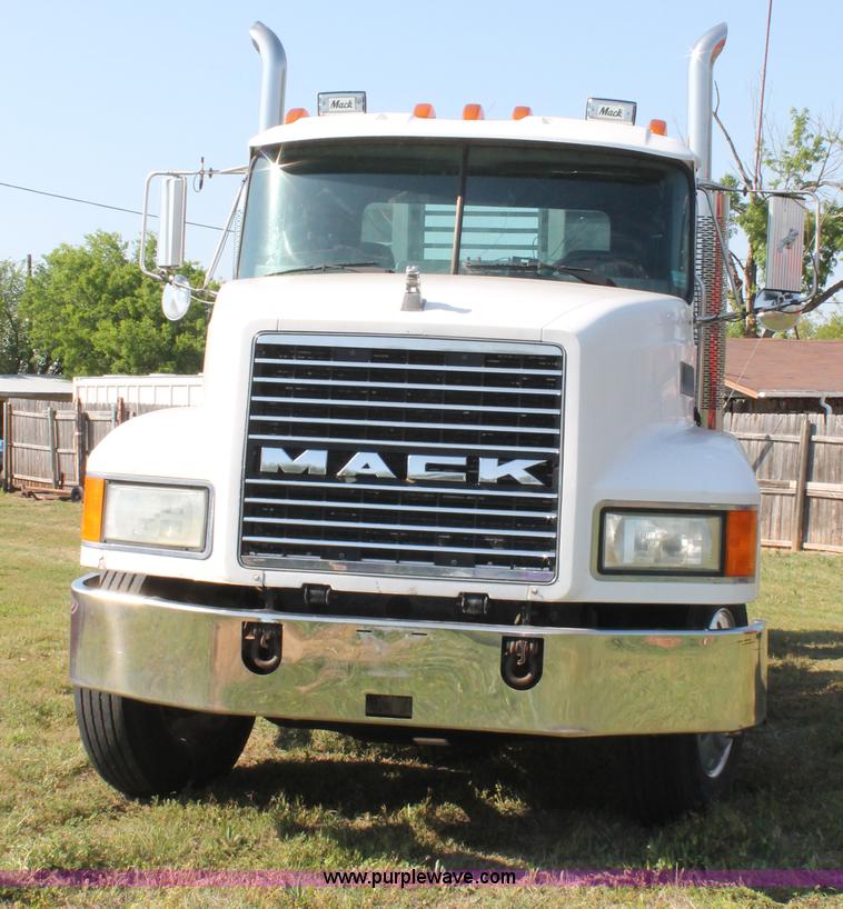 image for item C3842 1993 Mack CH613 semi truck