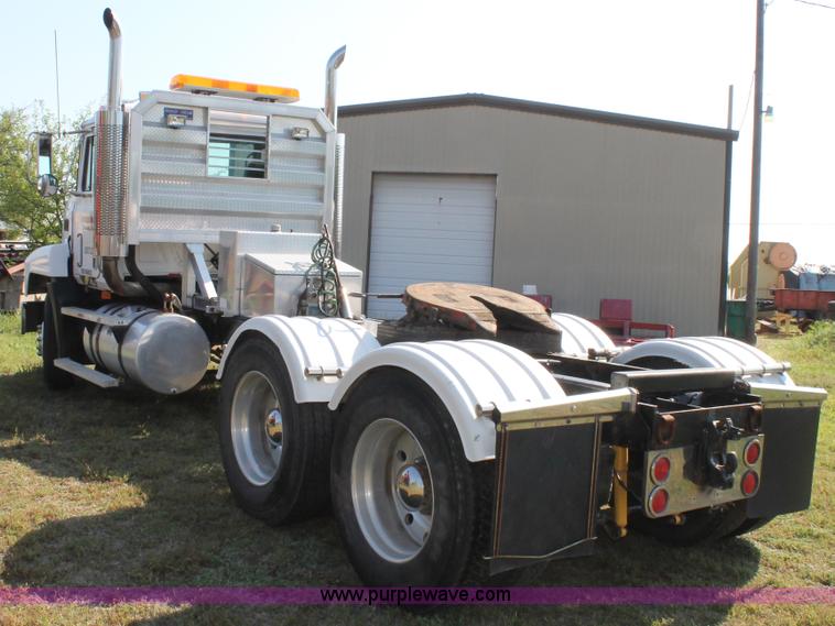 image for item C3842 1993 Mack CH613 semi truck