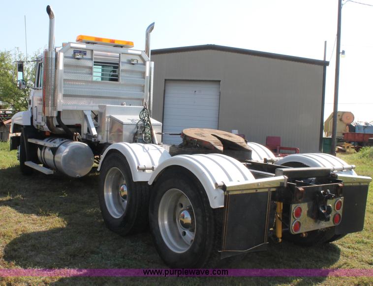 image for item C3842 1993 Mack CH613 semi truck