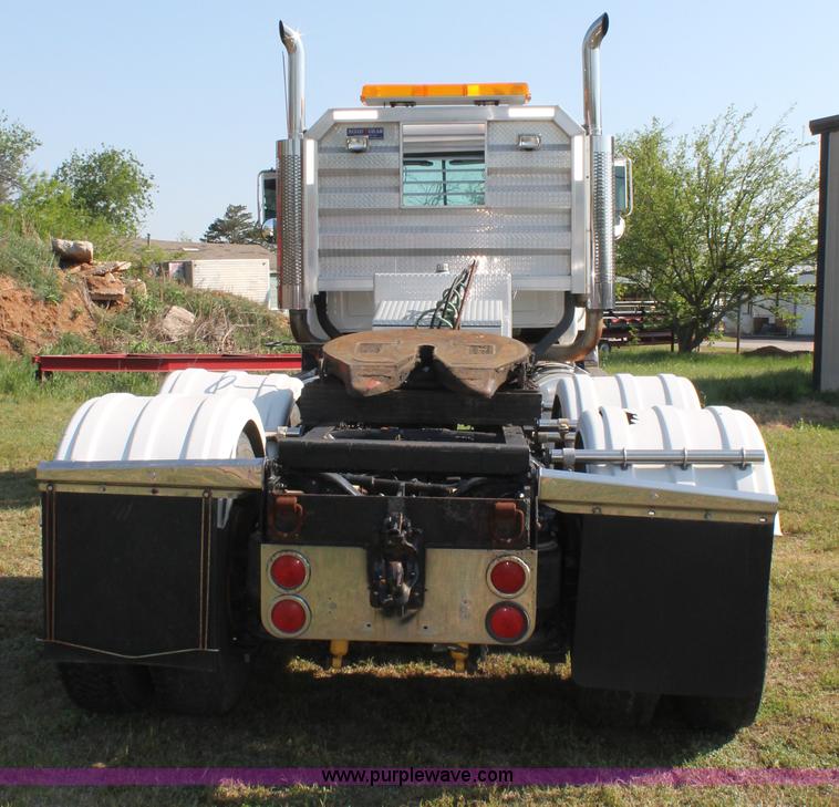 image for item C3842 1993 Mack CH613 semi truck