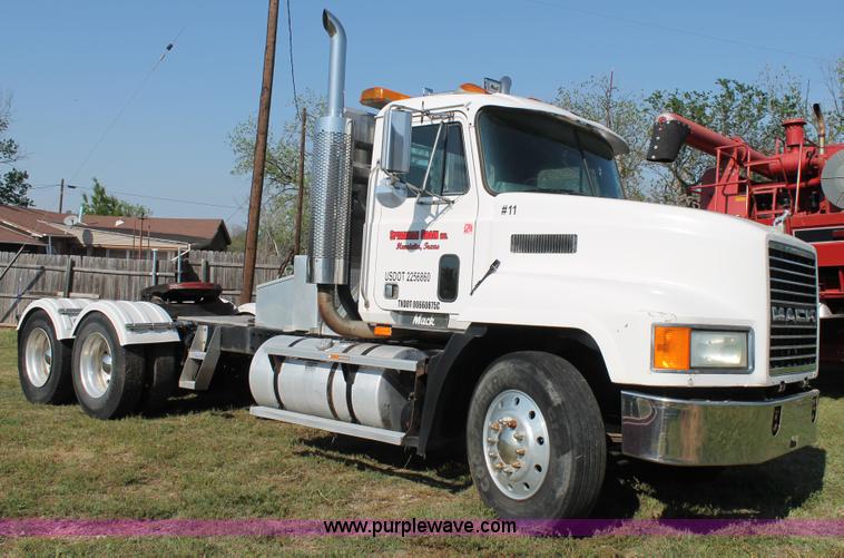 image for item C3842 1993 Mack CH613 semi truck
