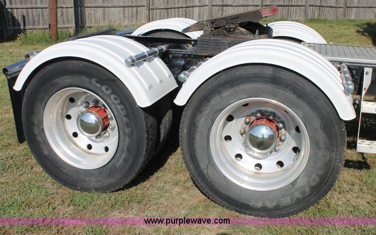 image for item C3842 1993 Mack CH613 semi truck