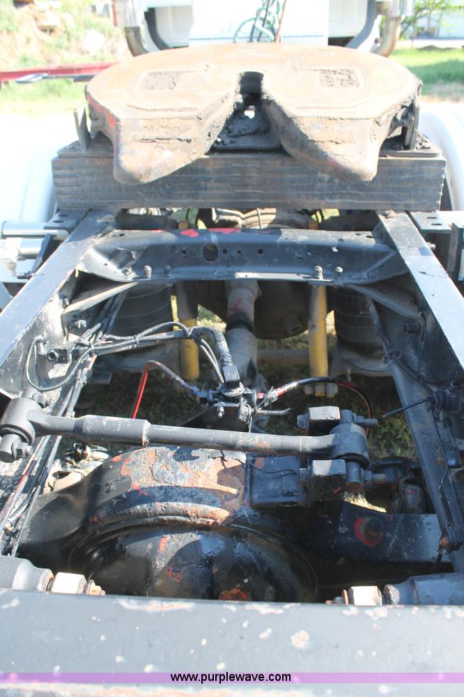 image for item C3842 1993 Mack CH613 semi truck