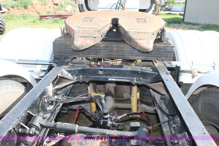 image for item C3842 1993 Mack CH613 semi truck