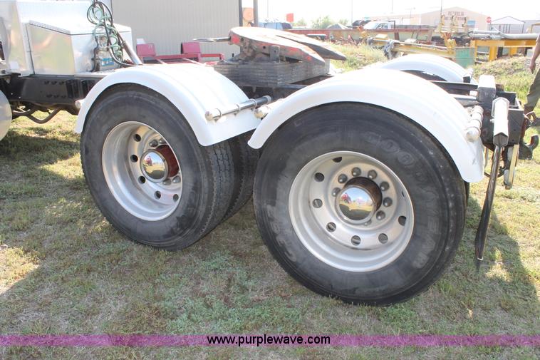 image for item C3842 1993 Mack CH613 semi truck