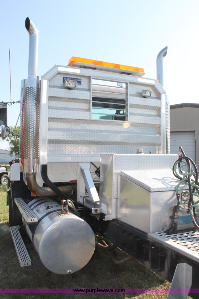 image for item C3842 1993 Mack CH613 semi truck