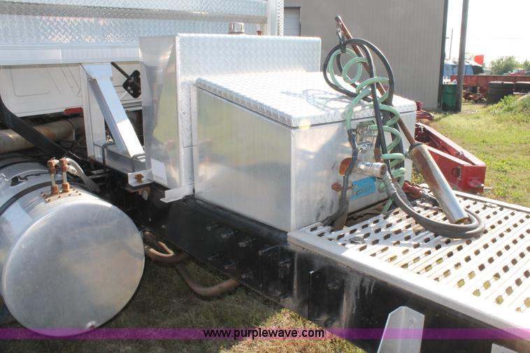 image for item C3842 1993 Mack CH613 semi truck