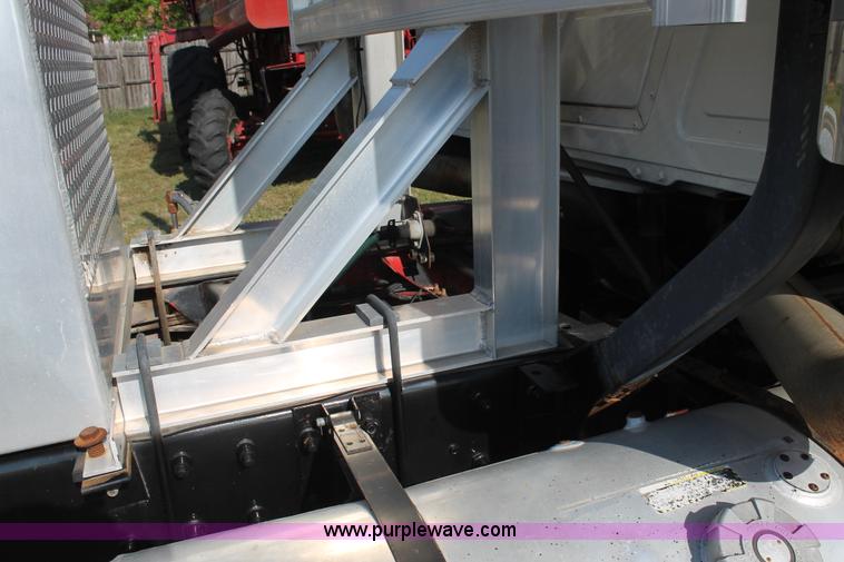 image for item C3842 1993 Mack CH613 semi truck