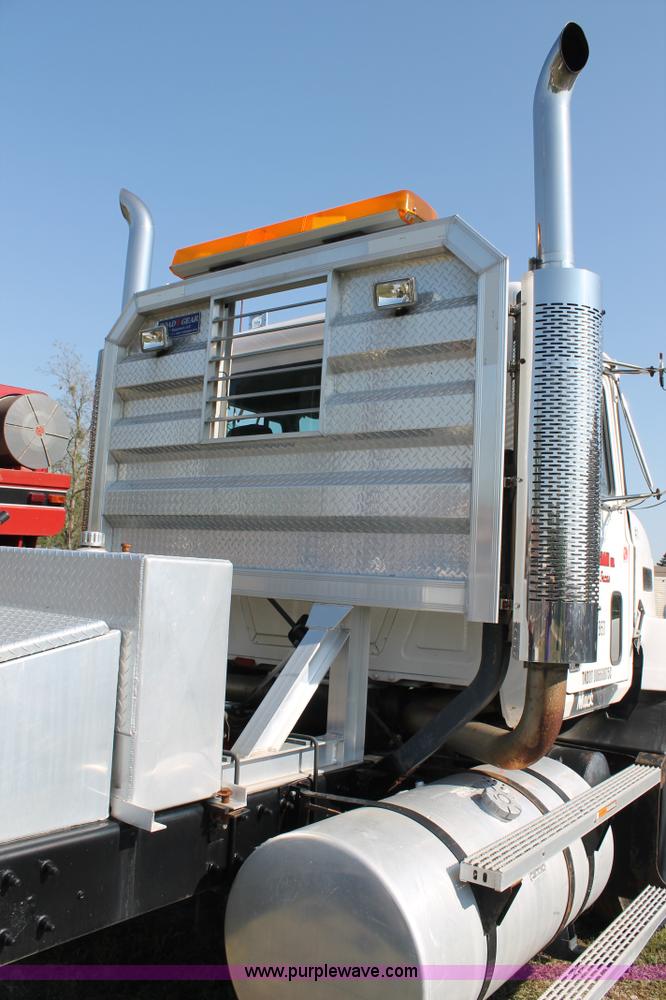 image for item C3842 1993 Mack CH613 semi truck