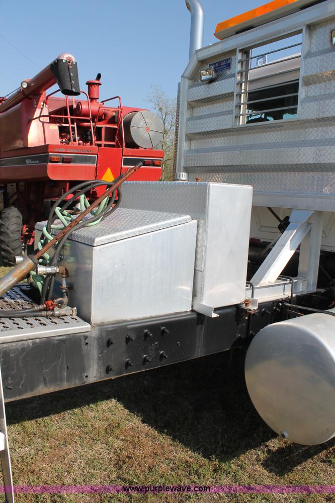 image for item C3842 1993 Mack CH613 semi truck