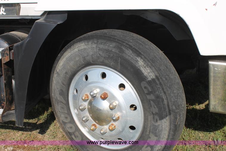 image for item C3842 1993 Mack CH613 semi truck