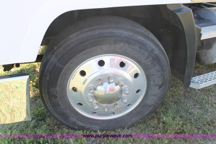 image for item C3842 1993 Mack CH613 semi truck