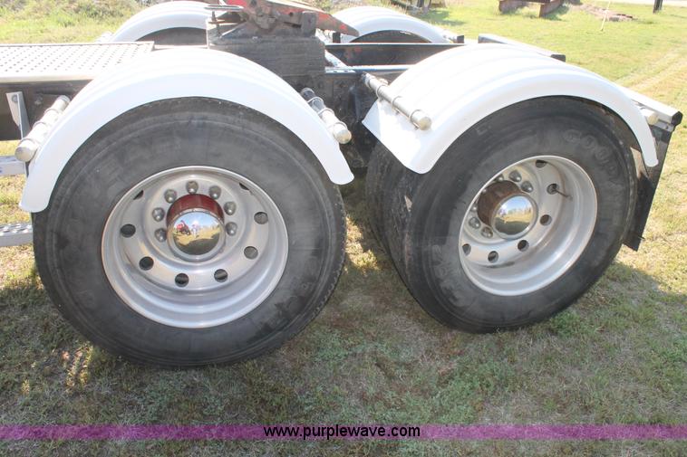 image for item C3842 1993 Mack CH613 semi truck