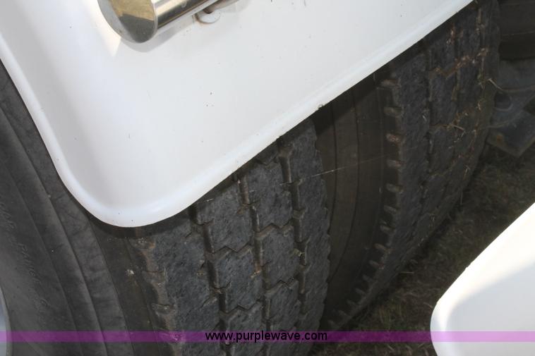 image for item C3842 1993 Mack CH613 semi truck