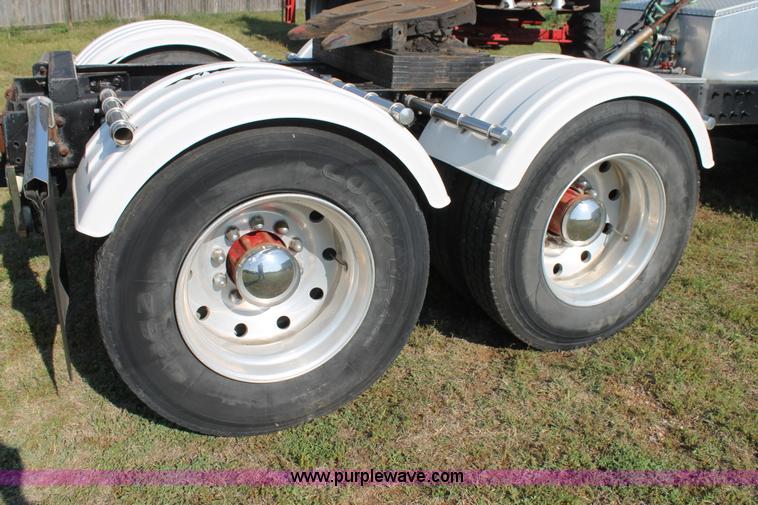 image for item C3842 1993 Mack CH613 semi truck