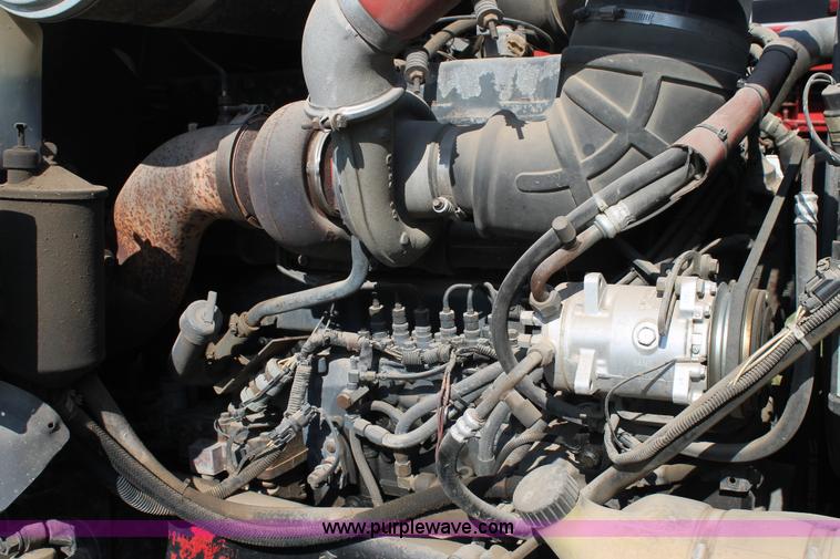 image for item C3842 1993 Mack CH613 semi truck