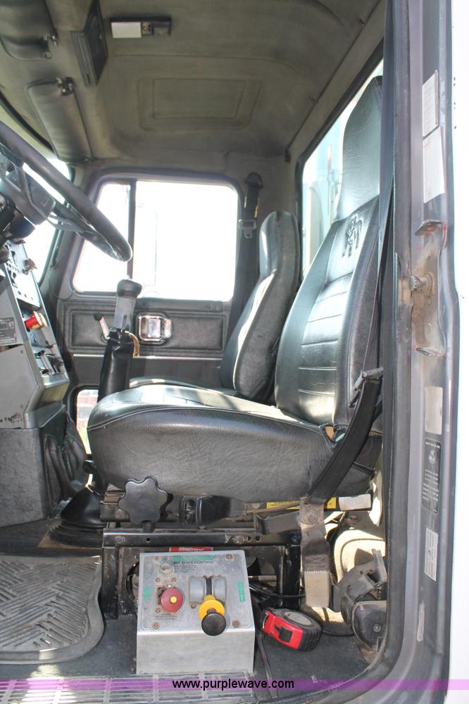 image for item C3842 1993 Mack CH613 semi truck