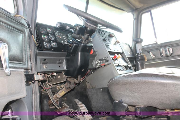 image for item C3842 1993 Mack CH613 semi truck