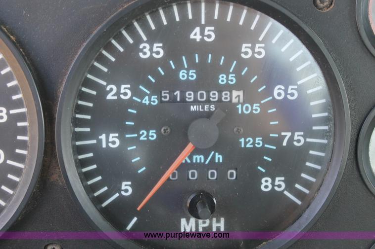 image for item C3842 1993 Mack CH613 semi truck