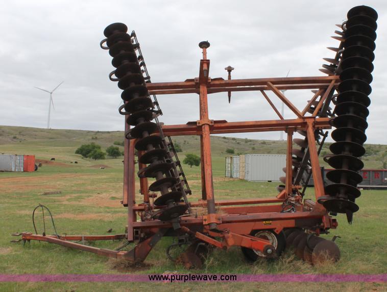 image for item C3854 Allis Chalmers HD2500 34' tandem disk