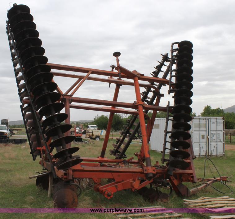 image for item C3854 Allis Chalmers HD2500 34' tandem disk