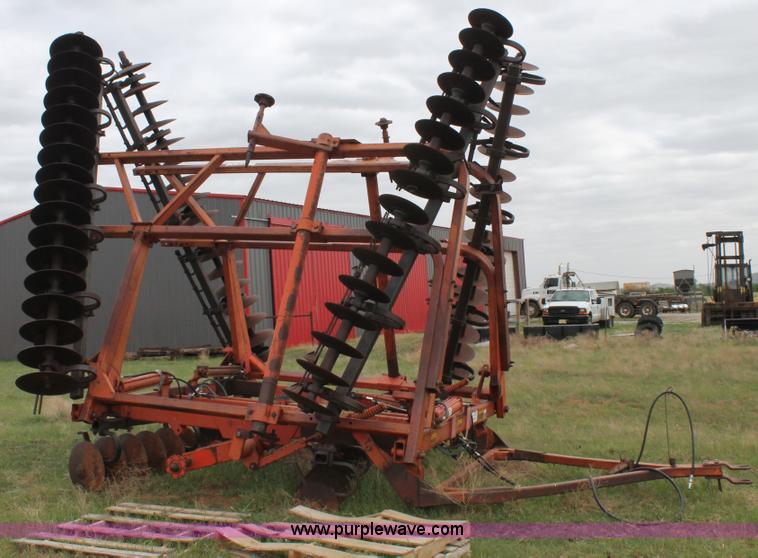 image for item C3854 Allis Chalmers HD2500 34' tandem disk